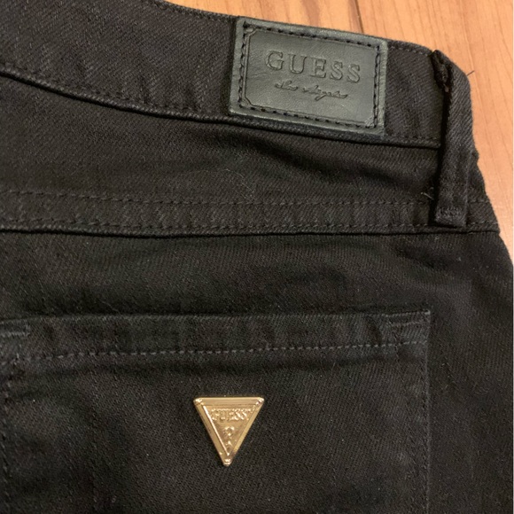 Guess jeans with gold accents - Picture 2 of 7